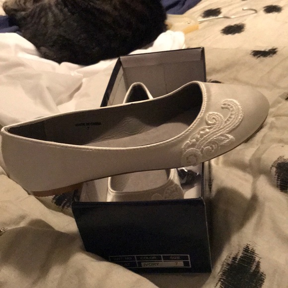 Wedding flats - size 7. Never worn! - Picture 1 of 1